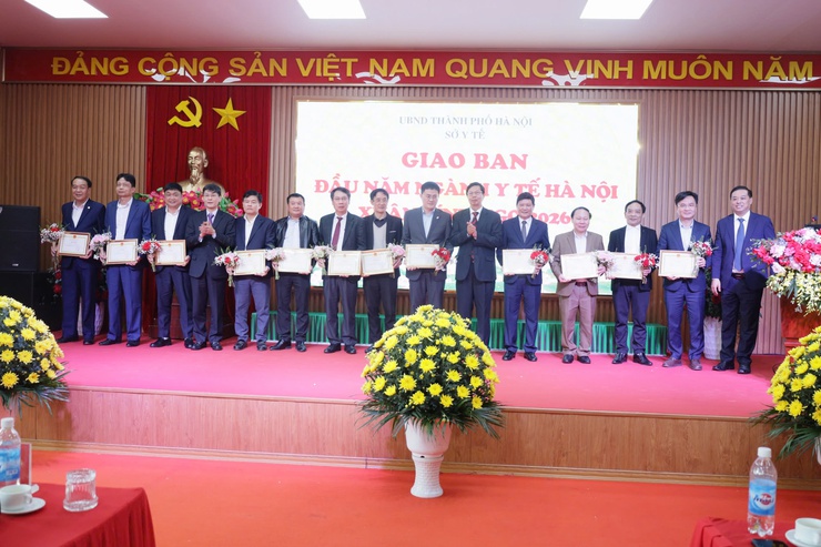 Ngành Y tế Hà Nội giao ban đầu Xuân và phát động Tết trồng cây 2026- Ảnh 1.