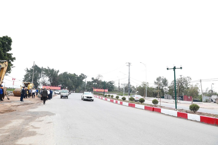 Tập trung đưa dự án nâng cấp, mở rộng đường Lĩnh Nam về đích đúng tiến độ- Ảnh 1.