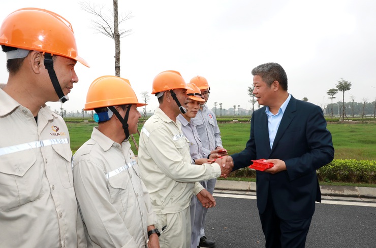 Phó Chủ tịch UBND Thành phố Nguyễn Mạnh Quyền kiểm tra, động viên sản xuất đầu Xuân Bính Ngọ 2026- Ảnh 7.