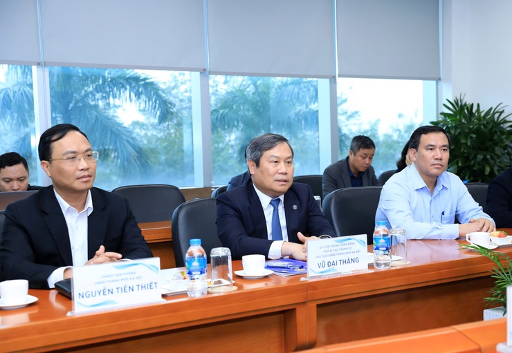 Chủ tịch Hà Nội Vũ Đại Thắng thăm, động viên sản xuất các công ty điện tử Meiko, Samsung Việt Nam- Ảnh 10.