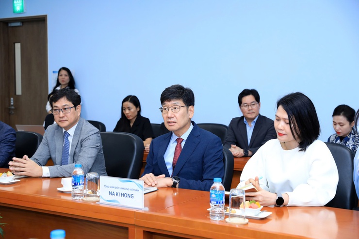 Chủ tịch Hà Nội Vũ Đại Thắng thăm, động viên sản xuất các công ty điện tử Meiko, Samsung Việt Nam- Ảnh 9.