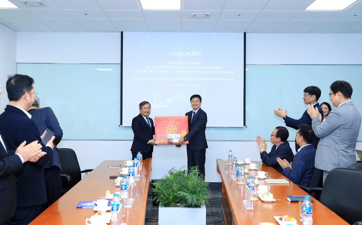 Chủ tịch Hà Nội Vũ Đại Thắng thăm, động viên sản xuất các công ty điện tử Meiko, Samsung Việt Nam- Ảnh 8.