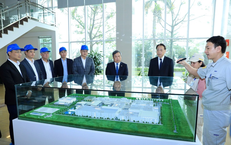 Chủ tịch Hà Nội Vũ Đại Thắng thăm, động viên sản xuất các công ty điện tử Meiko, Samsung Việt Nam- Ảnh 7.