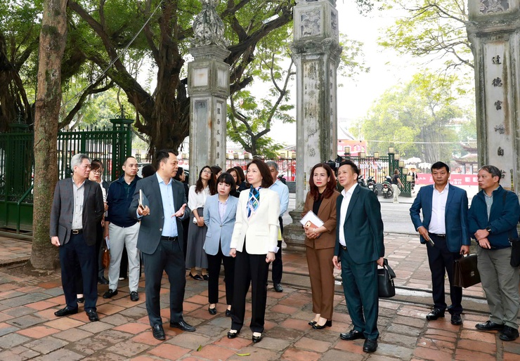 Phó Chủ tịch UBND Thành phố Vũ Thu Hà kiểm tra công tác tổ chức kỷ niệm 950 năm Quốc Tử Giám- Ảnh 1.