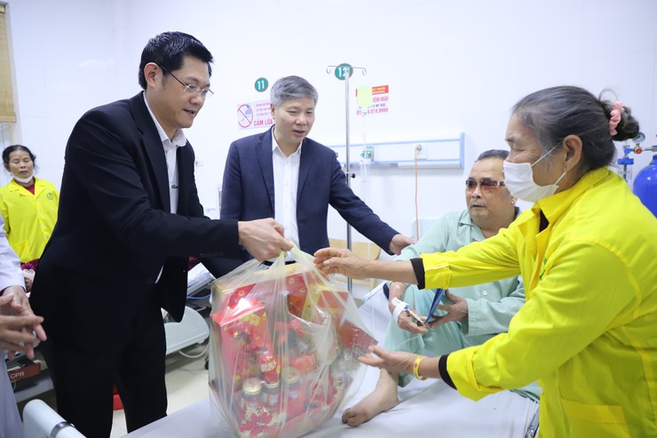 Mở rộng bao phủ BHYT, tăng cường quyền lợi KCB BHYT tuyến cơ sở, hướng tới BHYT toàn dân- Ảnh 1.