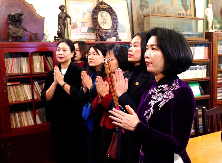 Chủ tịch HĐND Thành phố Phùng Thị Hồng Hà thăm, chúc Tết gia đình cố Tổng Bí thư Lê Duẩn- Ảnh 1.