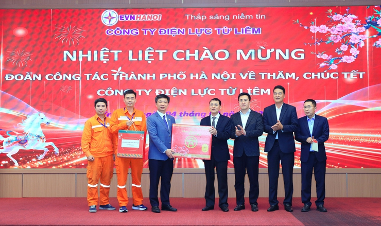 Phó Chủ tịch HĐND Thành phố Phạm Quí Tiên thăm, chúc Tết Công ty Điện lực Từ Liêm- Ảnh 4.