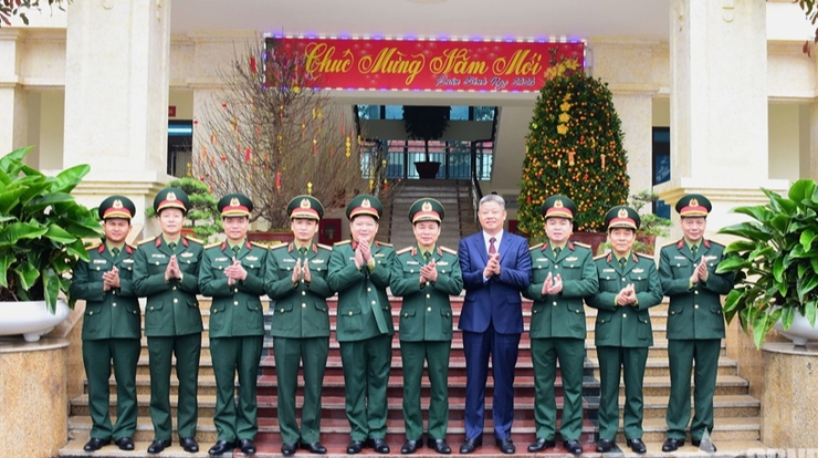 Thủ trưởng Tổng cục Chính trị thăm, chúc Tết Sư đoàn BB 301- Ảnh 1.