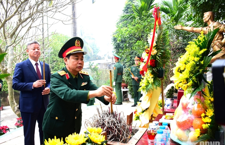 Thủ trưởng Tổng cục Chính trị thăm, chúc Tết Sư đoàn BB 301- Ảnh 2.