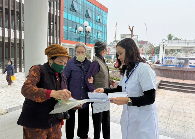 Phường Vĩnh Hưng khám sức khỏe miễn phí cho gần 200 người cao tuổi hưởng trợ cấp xã hội- Ảnh 5.