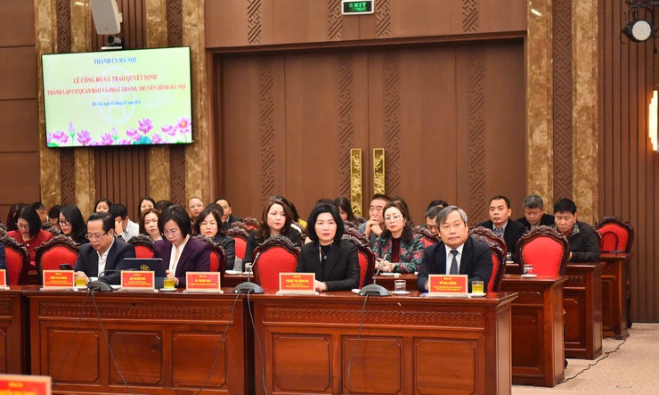 Công bố và trao Quyết định thành lập Cơ quan Báo và Phát thanh, Truyền hình Hà Nội- Ảnh 2.