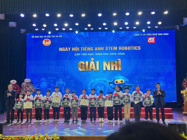 Định hướng chỉ đạo của phường Vĩnh Tuy trong đẩy mạnh chuyển đổi số lĩnh vực giáo dục - Kết quả nổi bật từ thành tích của học sinh trường Tiểu học Mai Động tại Cuộc thi tiếng anh STEM, Robotics cấp Thành phố năm học 2025-2026- Ảnh 2.