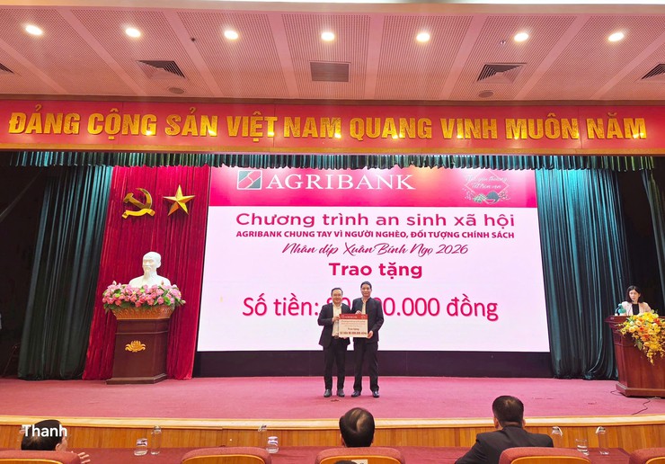 Phường Việt Hưng tặng quà, tri ân người có công dịp Tết Nguyên đán Bính Ngọ 2026- Ảnh 4.