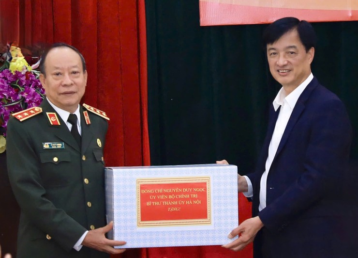 Bí thư Thành ủy Hà Nội Nguyễn Duy Ngọc thăm Hội Cựu Công an nhân dân Việt Nam- Ảnh 1.