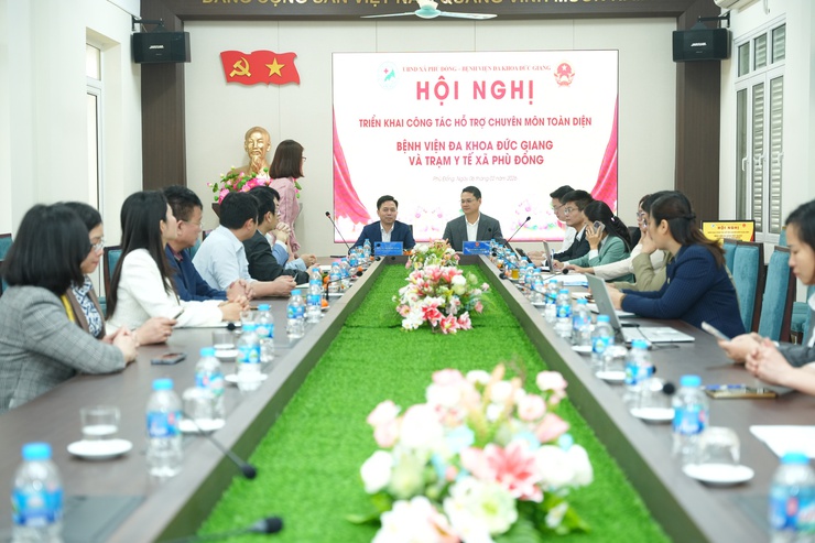 Bệnh viện Đa khoa Đức Giang làm việc hỗ trợ chuyên môn và chuyển đổi số cho Trạm y tế xã Phù Đổng- Ảnh 1.