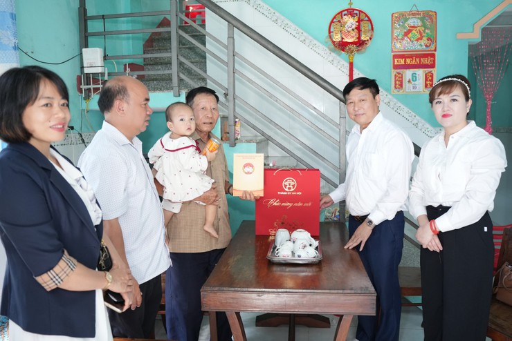 Hà Nội tặng quà gia đình chính sách, hoàn cảnh khó khăn tại tỉnh Gia Lai- Ảnh 1.