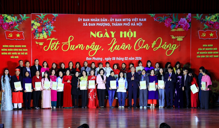 Chủ tịch HĐND Thành phố Phùng Thị Hồng Hà dự Ngày hội “Tết sum vầy - Xuân ơn Đảng” tại xã Đan Phượng- Ảnh 4.