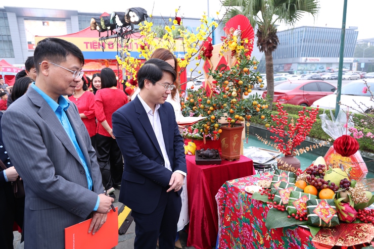 Phường Việt Hưng mang “Tết Sum vầy” đến với người lao động- Ảnh 6.