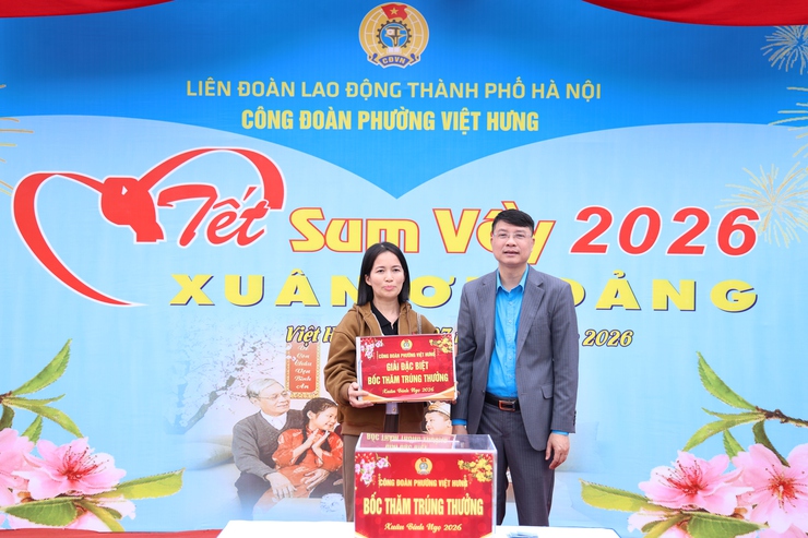 Phường Việt Hưng mang “Tết Sum vầy” đến với người lao động- Ảnh 5.