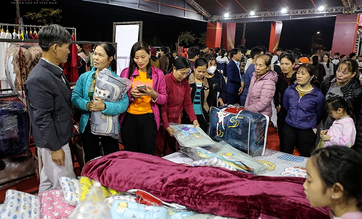 Không gian Xuân hội tụ đặc sản vùng miền tại Minh Châu- Ảnh 5.