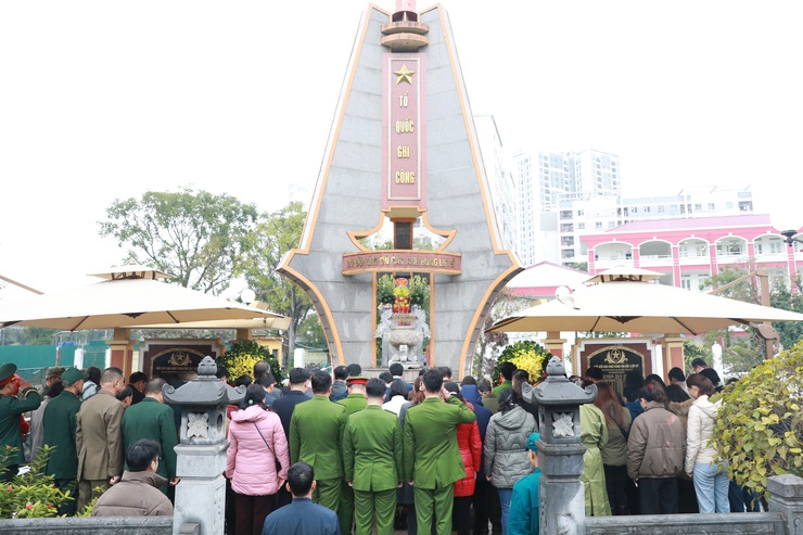 Phường Yên Sở dâng hương tưởng niệm các Anh hùng liệt sĩ- Ảnh 2.