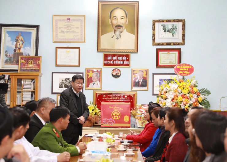 Phó Chủ tịch Thường trực UBND Thành phố Dương Đức Tuấn chúc Tết Họ đạo Cao Đài Thủ đô và Công an phường Tây Hồ- Ảnh 1.