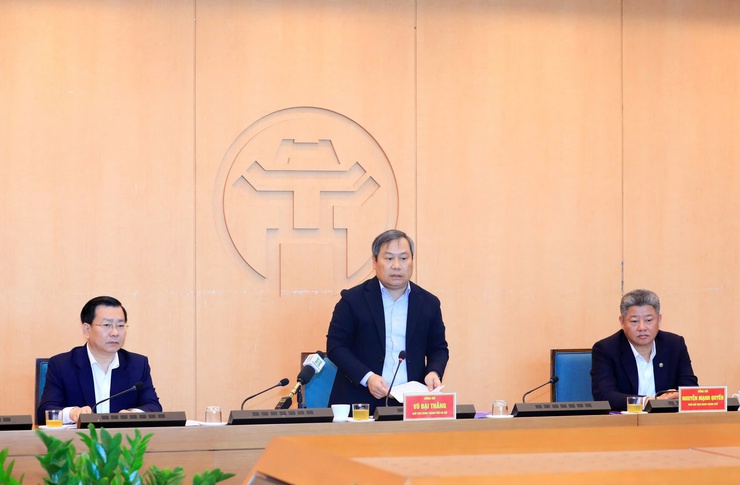 Hanoi moves to secure fuel supply, cracks down on hoarding and speculation- Ảnh 1.