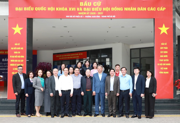 Phó Chủ tịch UBND Thành phố Nguyễn Mạnh Quyền kiểm tra công tác chuẩn bị bầu cử tại 5 phường- Ảnh 11.