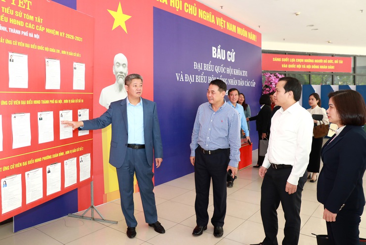 Phó Chủ tịch UBND Thành phố Nguyễn Mạnh Quyền kiểm tra công tác chuẩn bị bầu cử tại 5 phường- Ảnh 9.