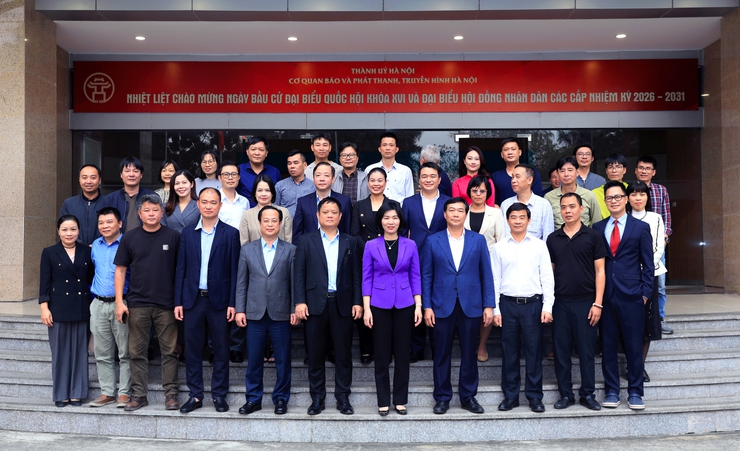 Chủ tịch Ủy ban Bầu cử Thành phố Phùng Thị Hồng Hà kiểm tra công tác tuyên truyền về bầu cử- Ảnh 5.