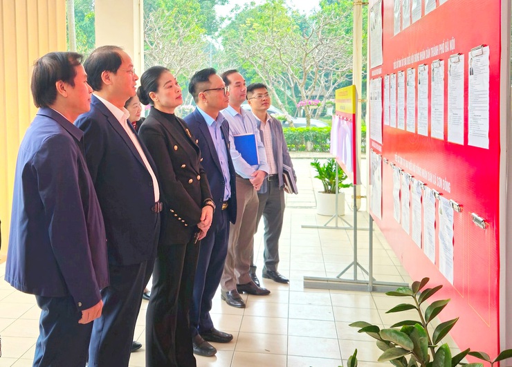 Trưởng ban Tuyên giáo và Dân vận Thành ủy Nguyễn Doãn Toản kiểm tra công tác bầu cử tại Sơn Đồng, Dương Hòa, Đại Mỗ- Ảnh 1.