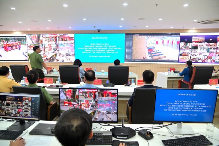 Chủ tịch HĐND Thành phố Phùng Thị Hồng Hà thăm, động viên các lực lượng ứng trực phục vụ công tác bầu cử- Ảnh 1.