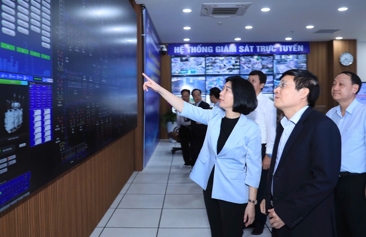 Chủ tịch HĐND Thành phố Phùng Thị Hồng Hà thăm, động viên các lực lượng ứng trực phục vụ công tác bầu cử- Ảnh 5.