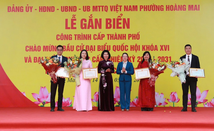 Gắn biển công trình cấp Thành phố Trường Tiểu học Hoàng Mai chào mừng bầu cử đại biểu Quốc hội và đại biểu HĐND các cấp- Ảnh 4.