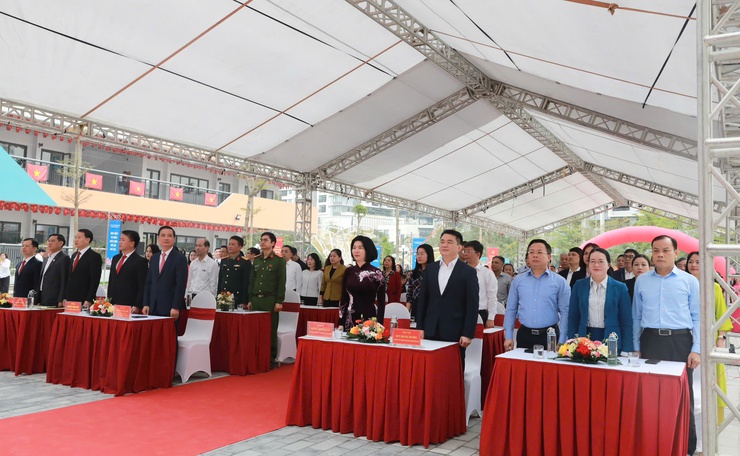 Gắn biển công trình cấp Thành phố Trường Tiểu học Hoàng Mai chào mừng bầu cử đại biểu Quốc hội và đại biểu HĐND các cấp- Ảnh 1.