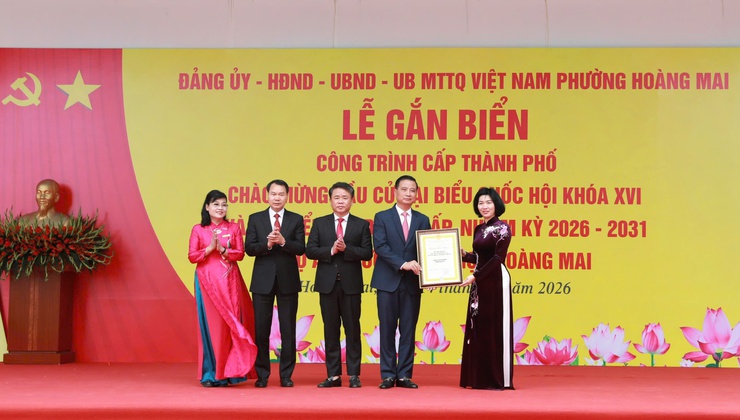 Gắn biển công trình cấp Thành phố Trường Tiểu học Hoàng Mai chào mừng bầu cử đại biểu Quốc hội và đại biểu HĐND các cấp- Ảnh 2.