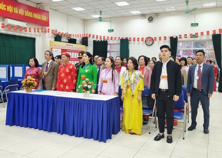 Cử tri phường Đại Mỗ nô nức thực hiện quyền công dân- Ảnh 1.