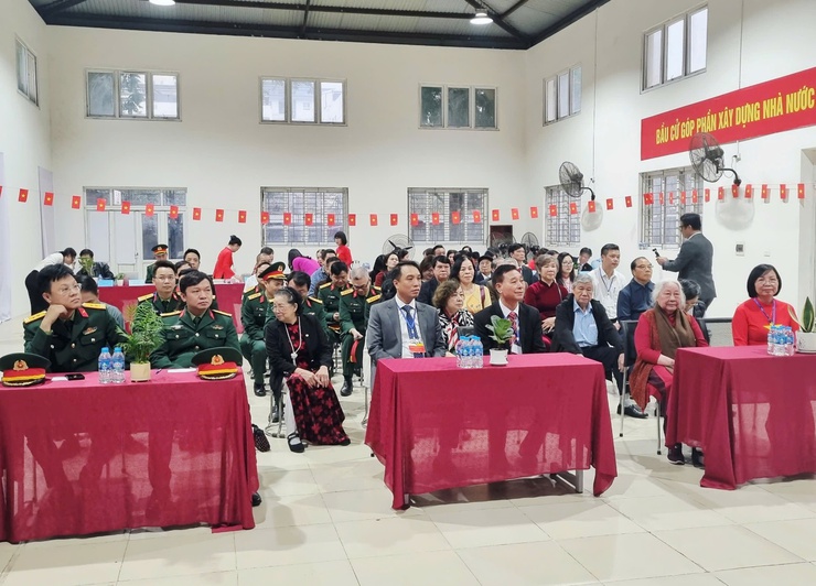 Cử tri phường Đại Mỗ nô nức thực hiện quyền công dân- Ảnh 2.