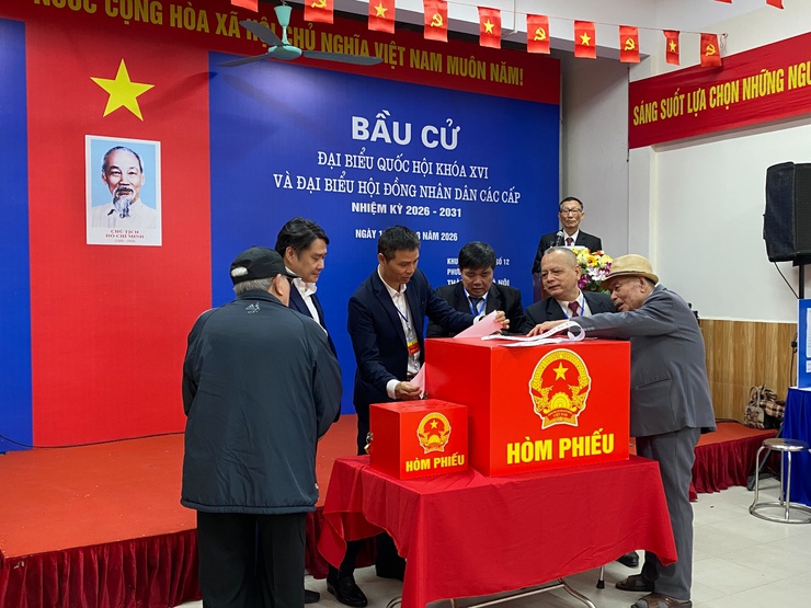 Cử tri phường Đại Mỗ nô nức thực hiện quyền công dân- Ảnh 4.