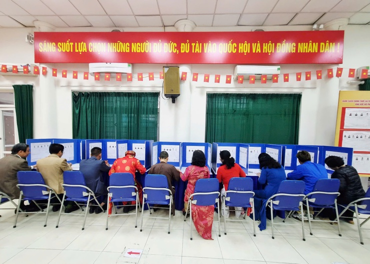 Cử tri phường Đại Mỗ nô nức thực hiện quyền công dân- Ảnh 7.