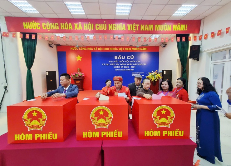 Cử tri phường Đại Mỗ nô nức thực hiện quyền công dân- Ảnh 8.