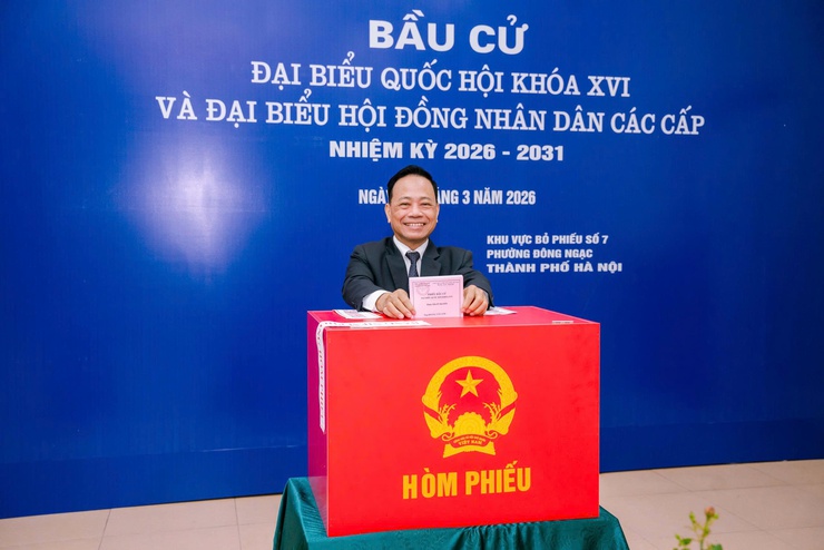 Cử tri phường Đông Ngạc hào hứng đi bỏ phiếu, đặt niềm tin vào những lá phiếu lựa chọn- Ảnh 6.