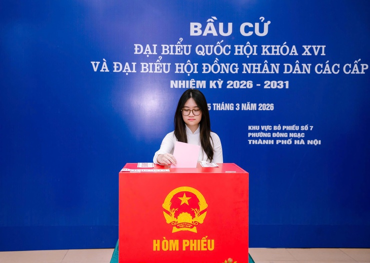 Cử tri phường Đông Ngạc hào hứng đi bỏ phiếu, đặt niềm tin vào những lá phiếu lựa chọn- Ảnh 7.