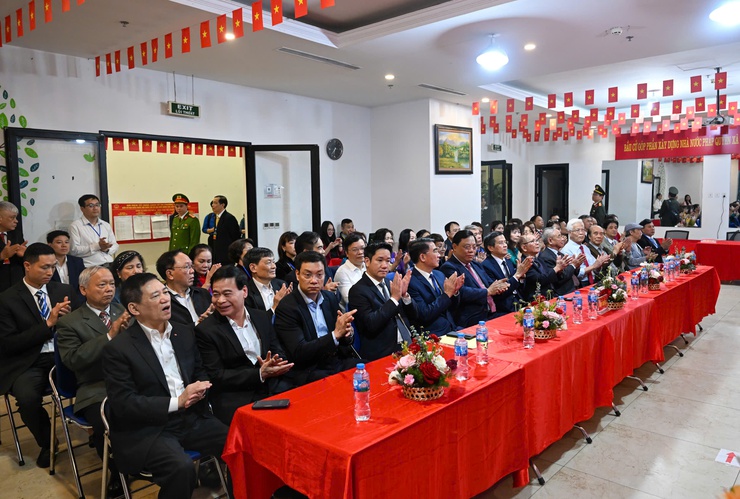 Lãnh đạo Trung ương và Thành phố tham dự Lễ khai mạc bầu cử tại phường Thanh Xuân- Ảnh 1.