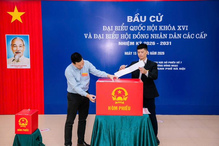 Cử tri phường Đông Ngạc hào hứng đi bỏ phiếu, đặt niềm tin vào những lá phiếu lựa chọn- Ảnh 3.