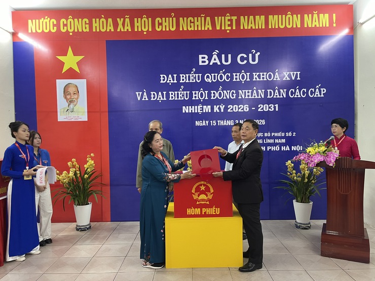 Cử tri phường Lĩnh Nam nô nức đi bầu tại 7 khu vực bỏ phiếu- Ảnh 5.