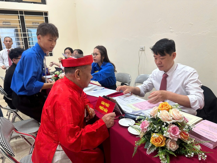 Hơn 38.000 cử tri phường Hoàng Liệt thực hiện quyền và nghĩa vụ công dân- Ảnh 5.