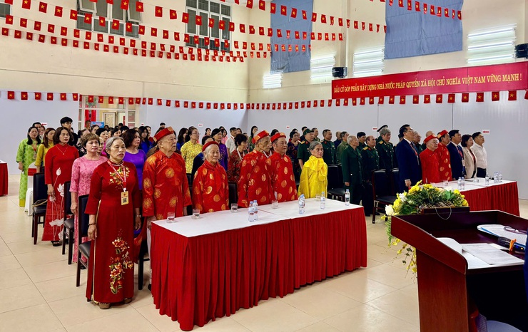 Cử tri phường Lĩnh Nam nô nức đi bầu tại 7 khu vực bỏ phiếu- Ảnh 4.