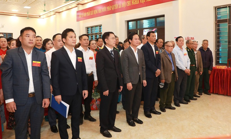 Phó Bí thư Thường trực Thành ủy Nguyễn Trọng Đông dự Lễ khai mạc và bỏ phiếu tại Khu vực bỏ phiếu số 4, xã Phúc Thịnh- Ảnh 6.