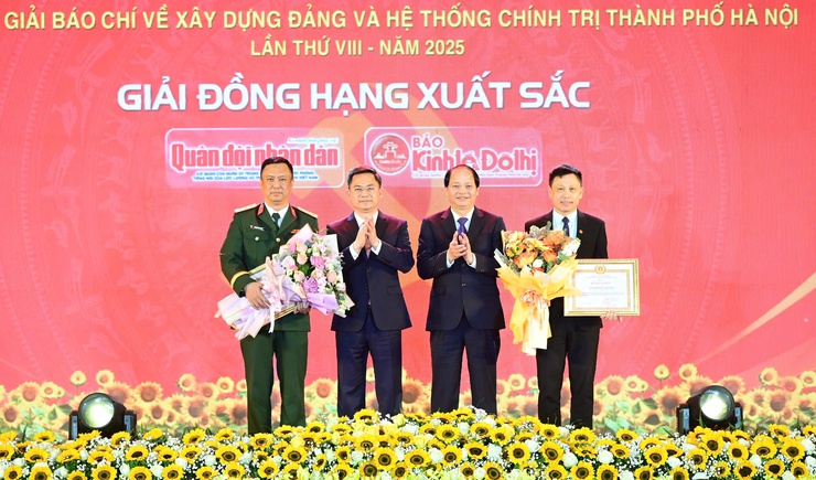 Trao giải báo chí về xây dựng Đảng và hệ thống chính trị Thành phố lần thứ VIII-năm 2025- Ảnh 8.